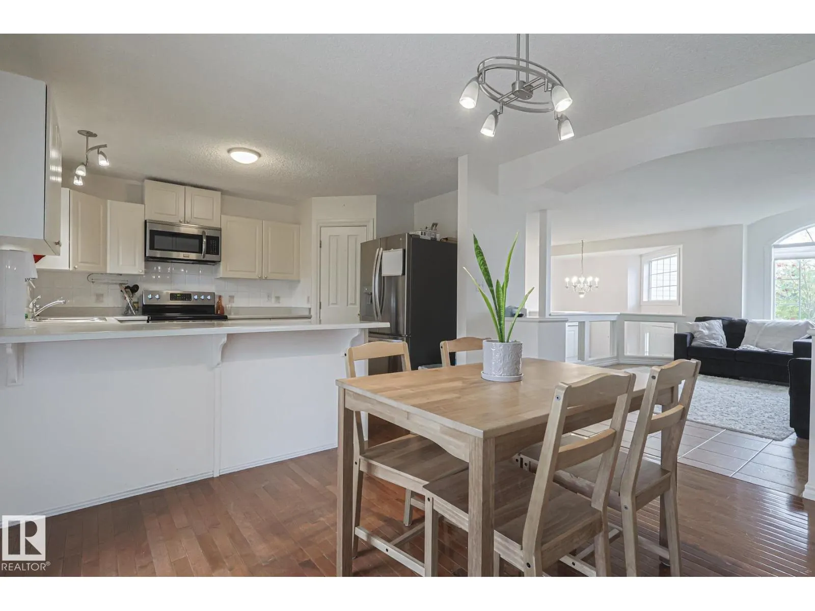 1114 116 ST NW