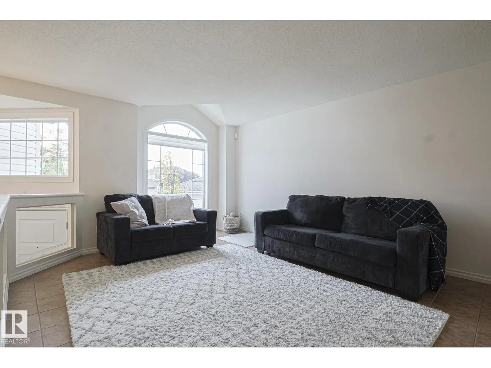 1114 116 ST NW