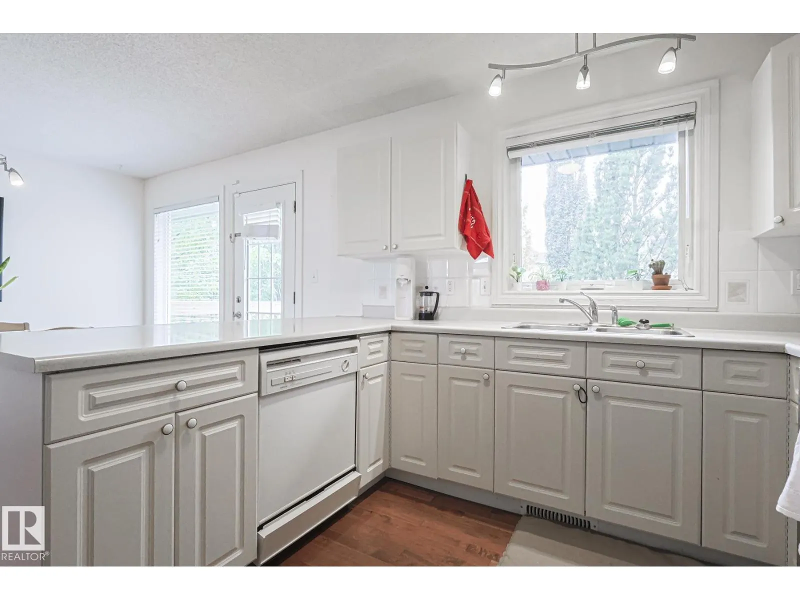 1114 116 ST NW