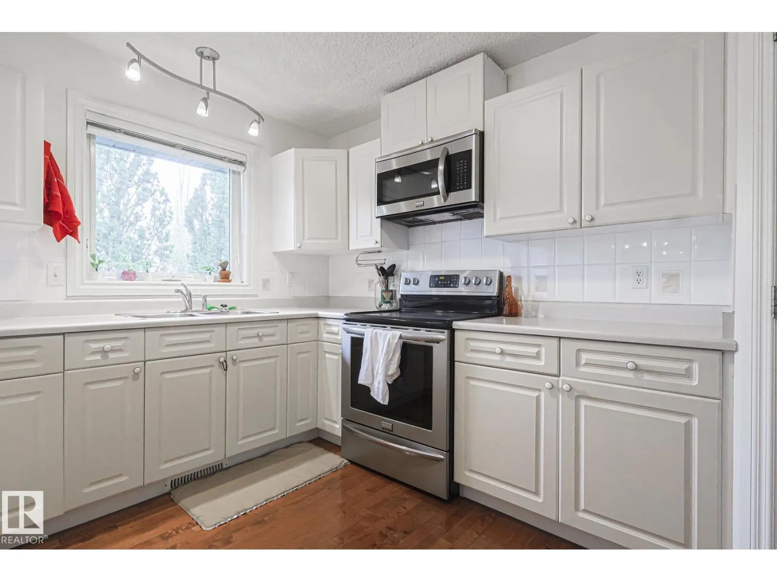 1114 116 ST NW