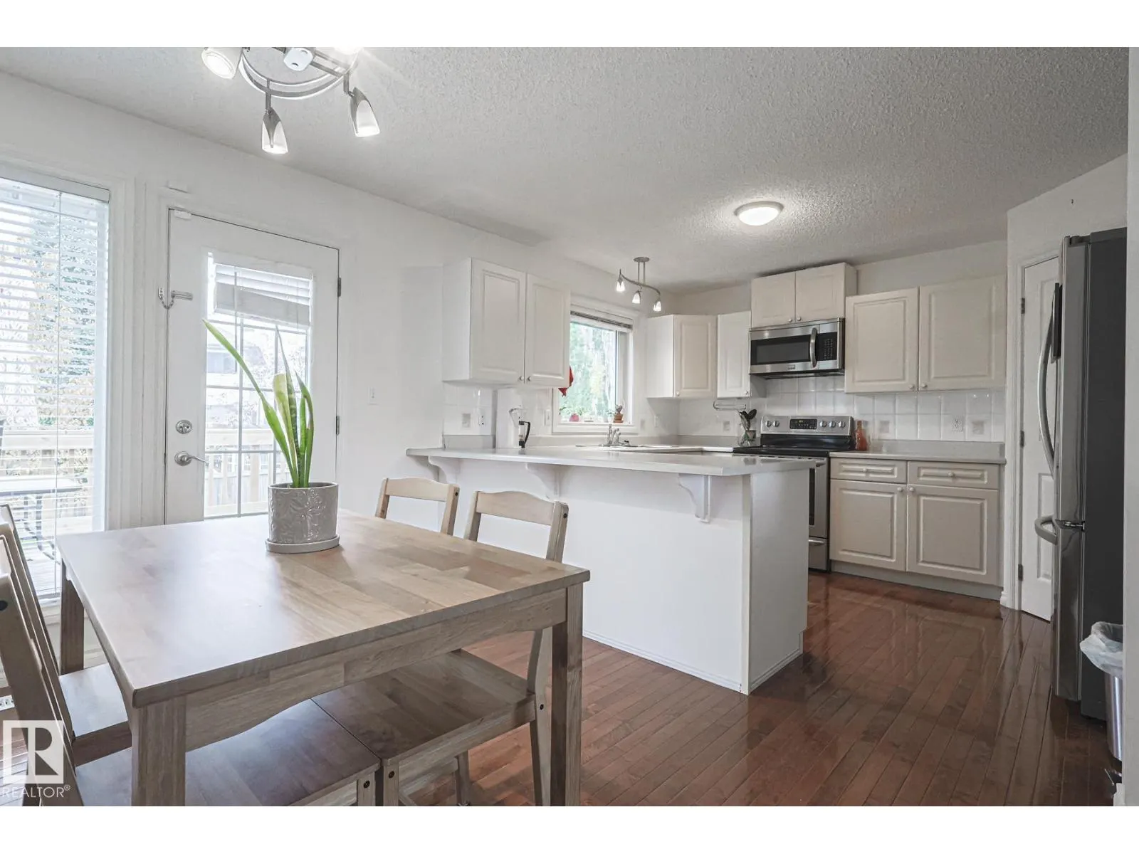 1114 116 ST NW