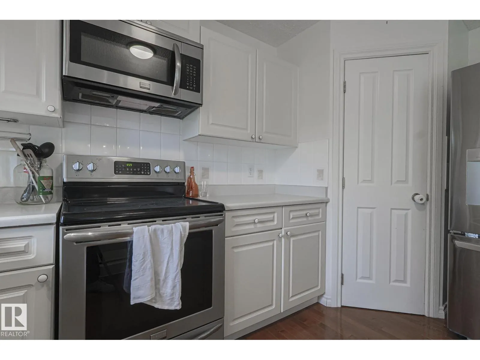1114 116 ST NW