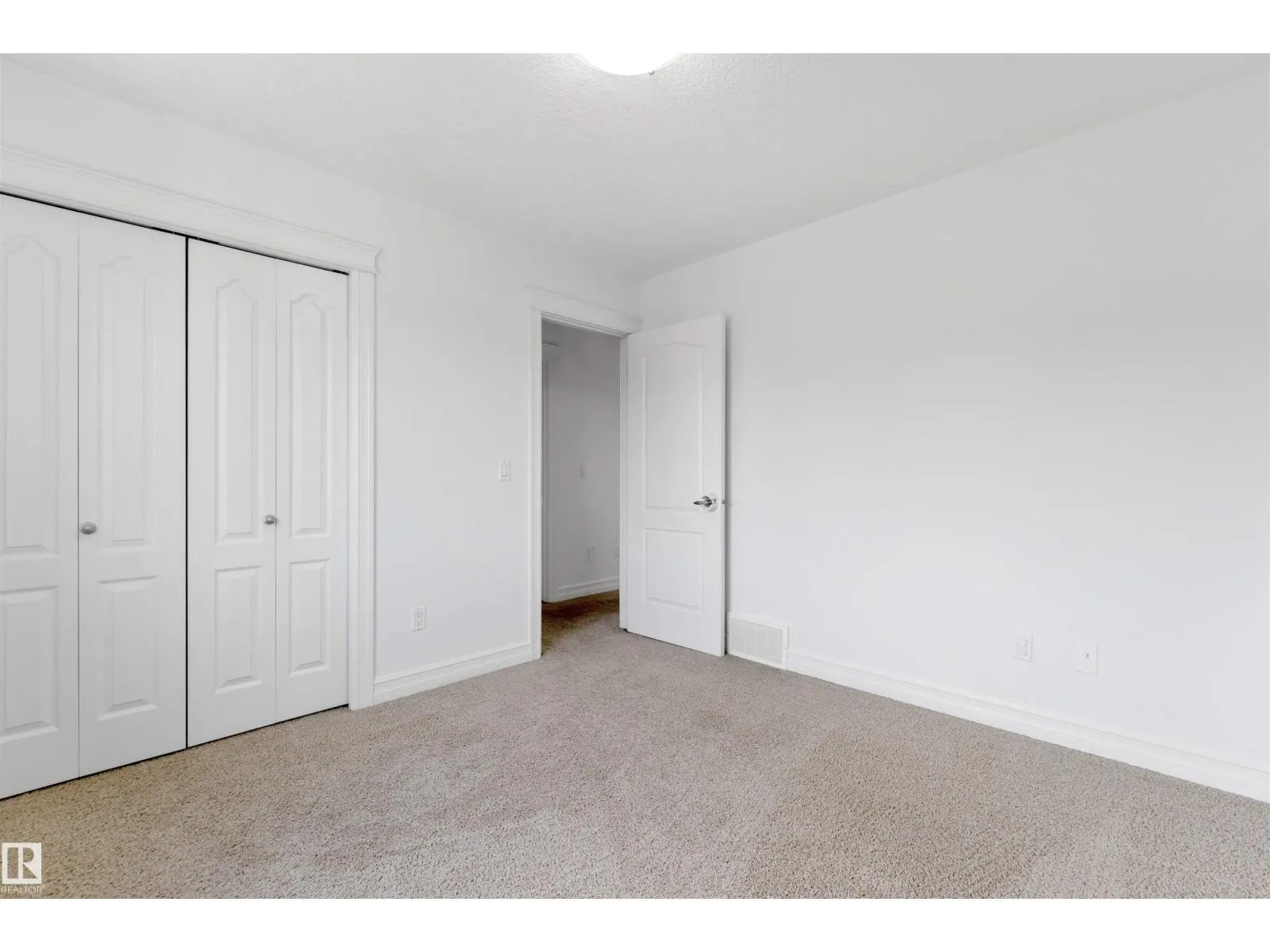 1115 61 ST SW