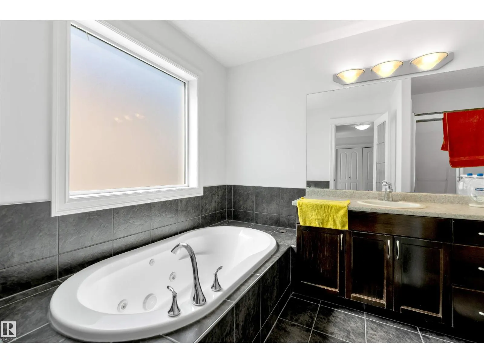 1115 61 ST SW