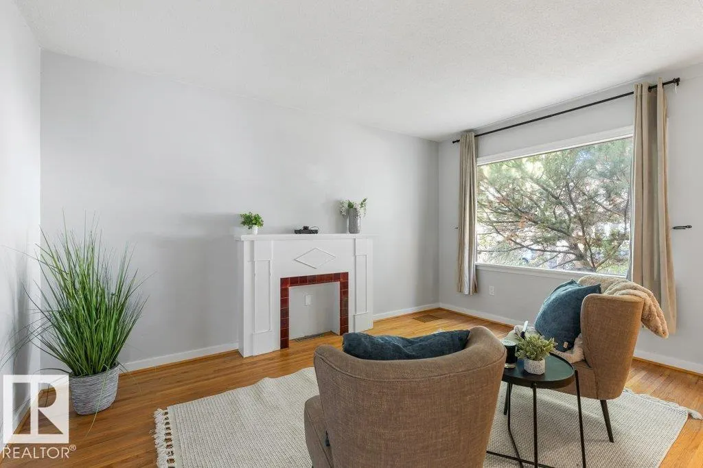 10749 72 AV NW