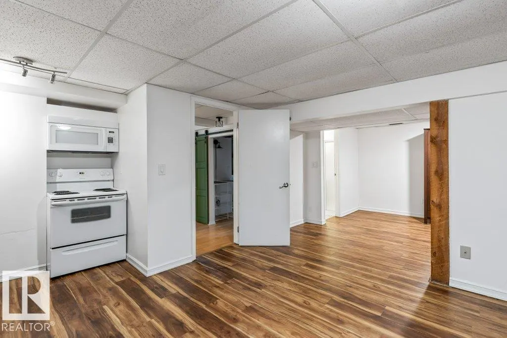 10749 72 AV NW
