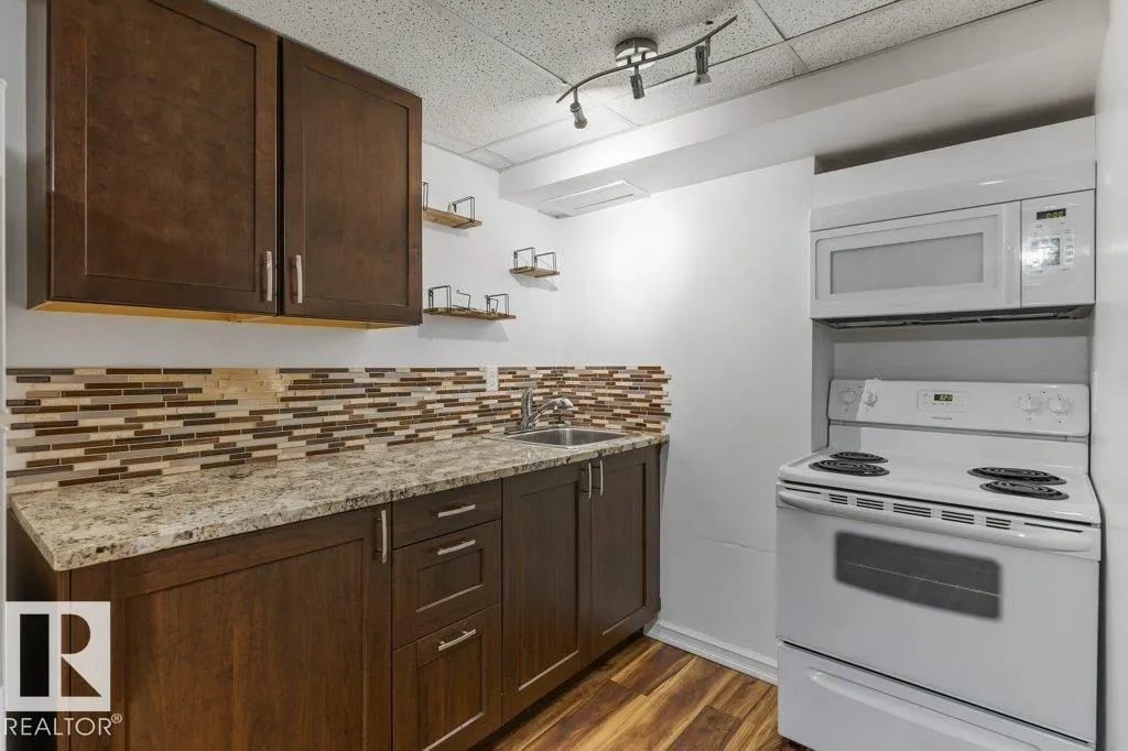 10749 72 AV NW
