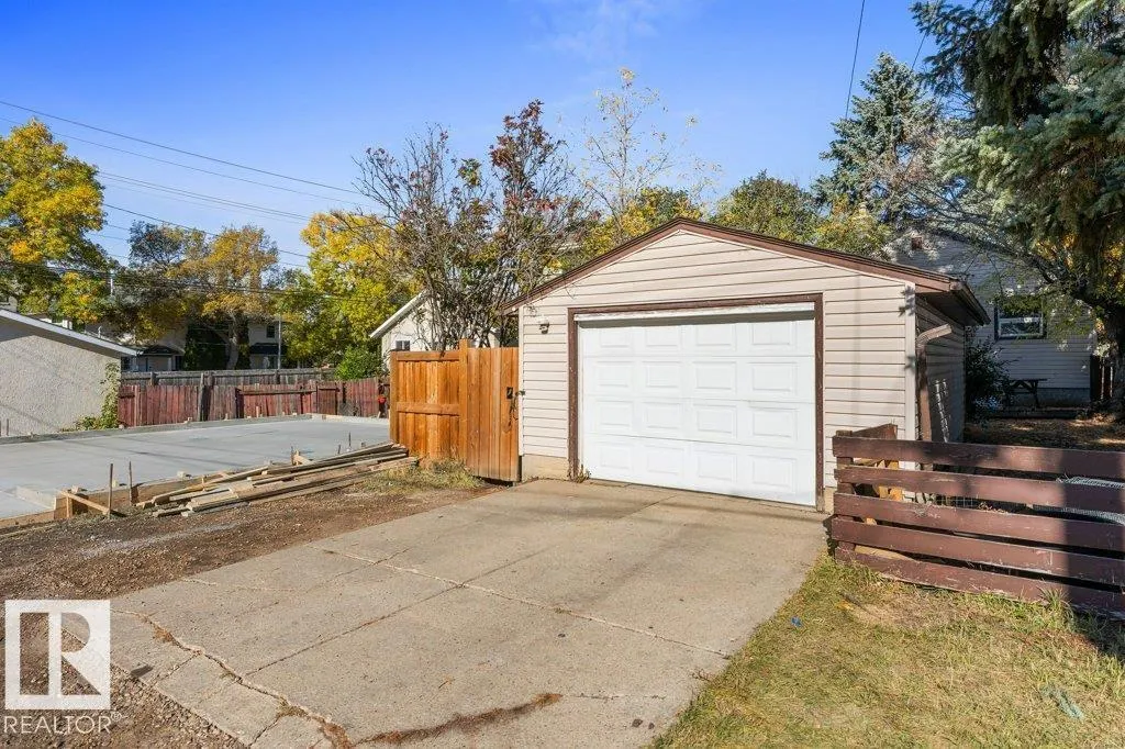10749 72 AV NW