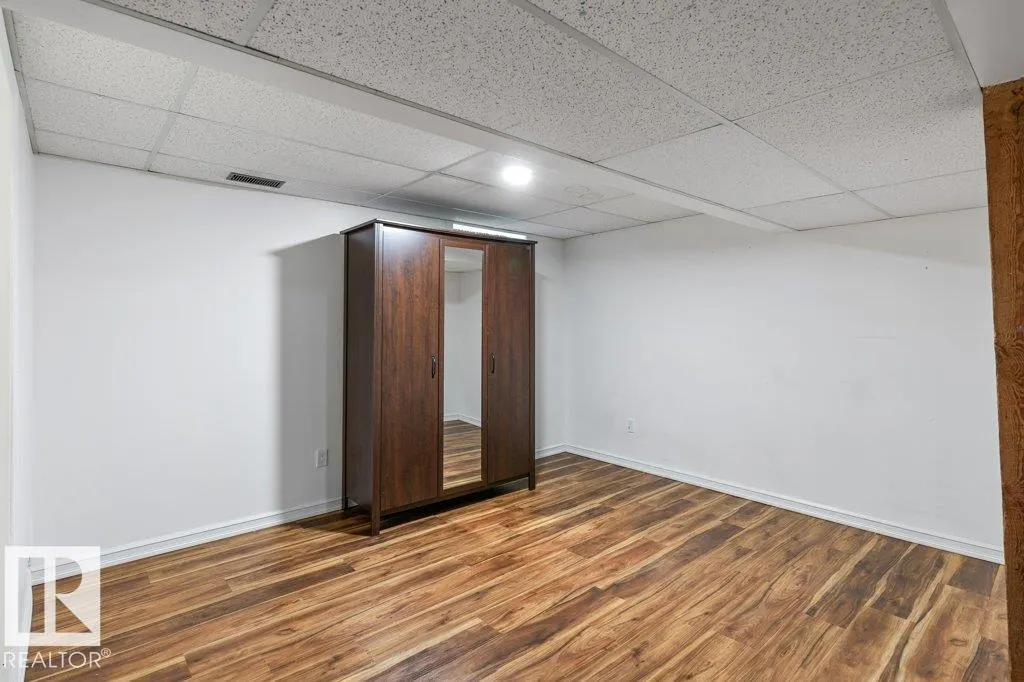 10749 72 AV NW