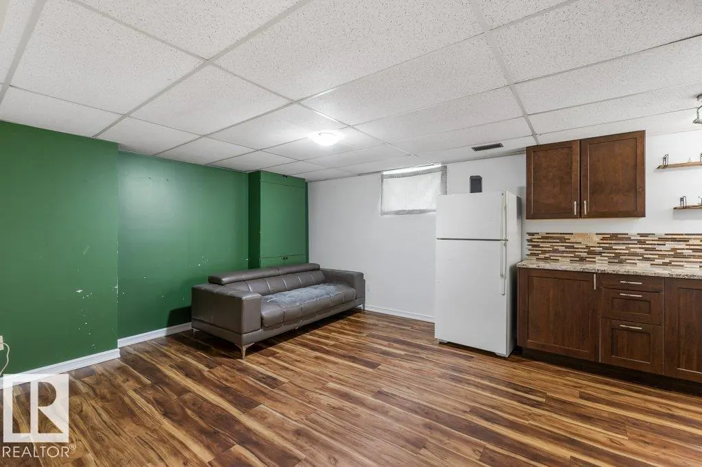 10749 72 AV NW