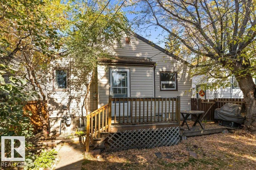 10749 72 AV NW