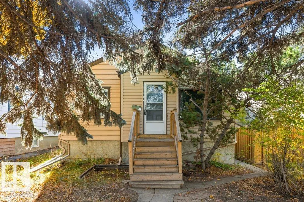 10749 72 AV NW