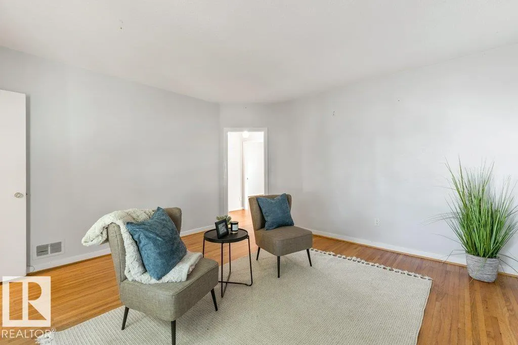 10749 72 AV NW