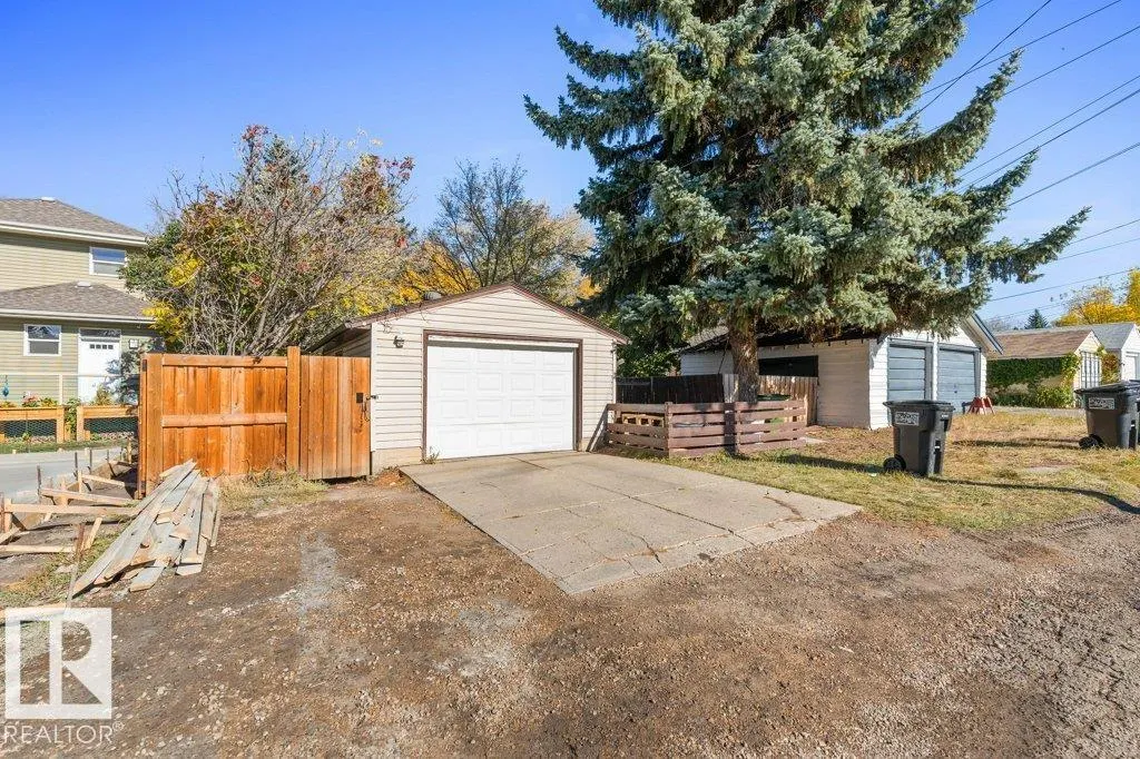 10749 72 AV NW