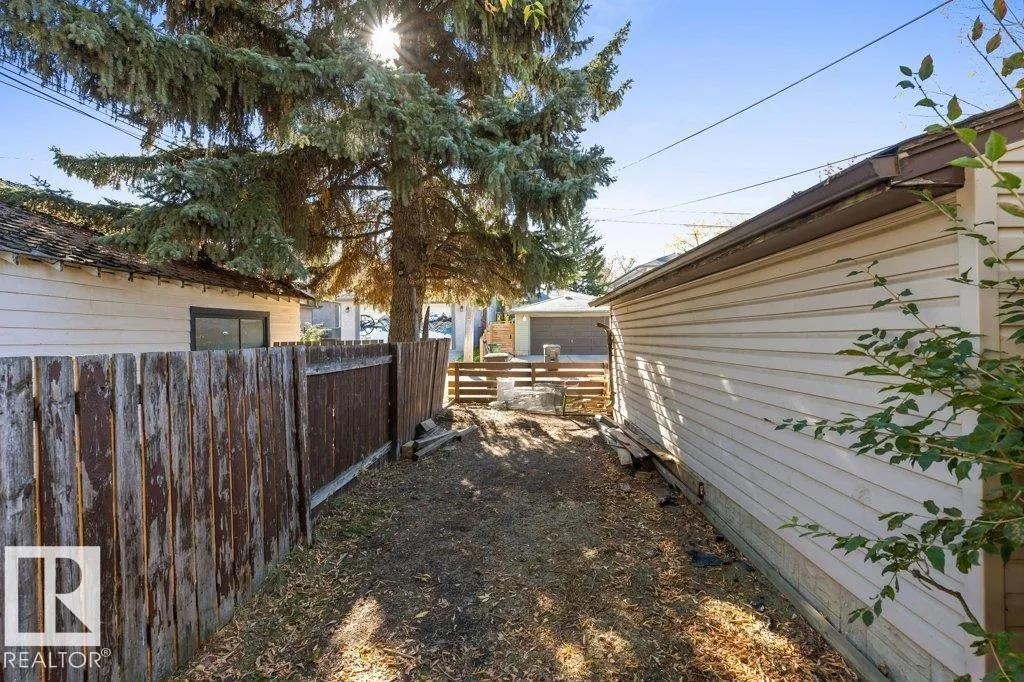 10749 72 AV NW