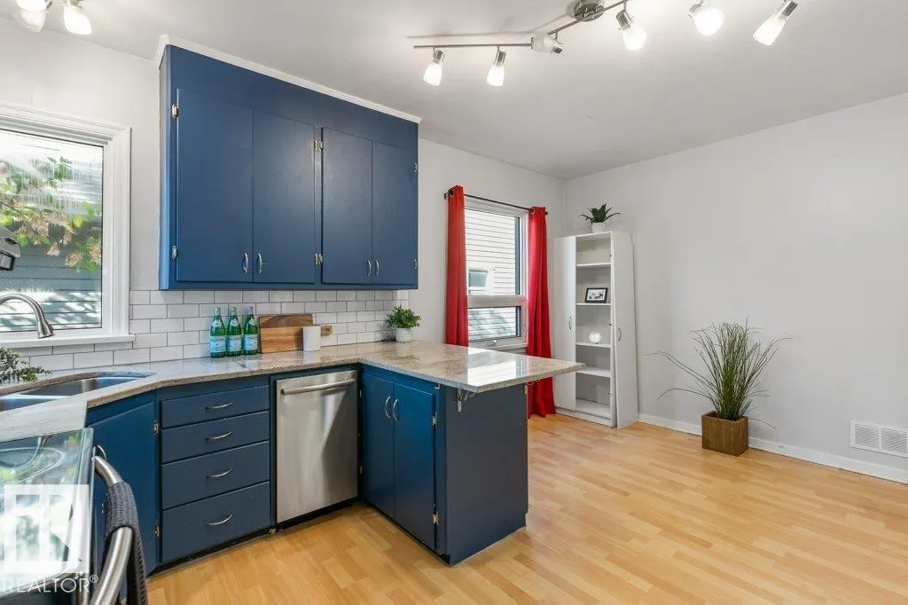 10749 72 AV NW