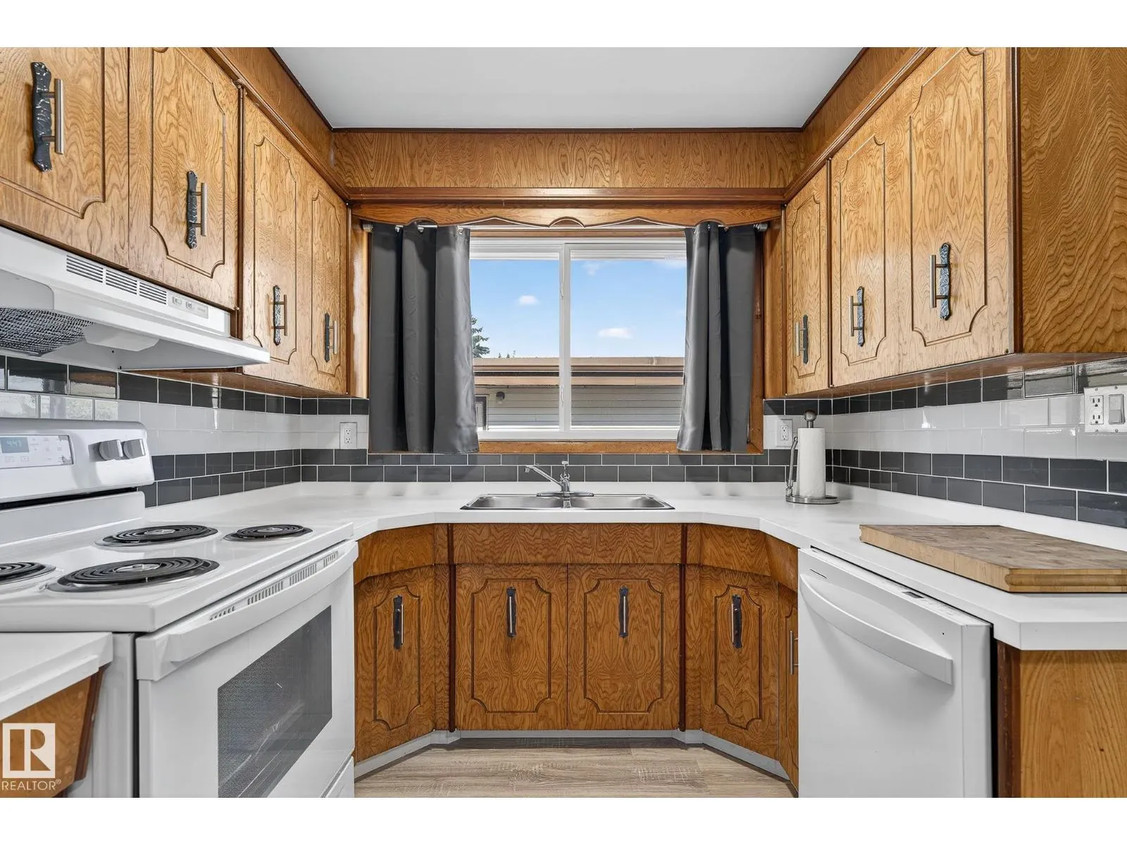 12410 134 AV NW NW