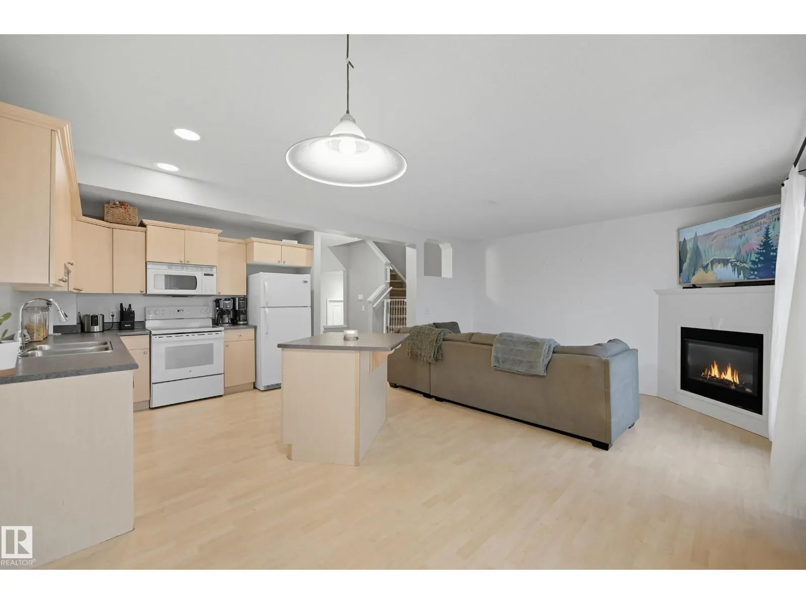 18 Virginia AV