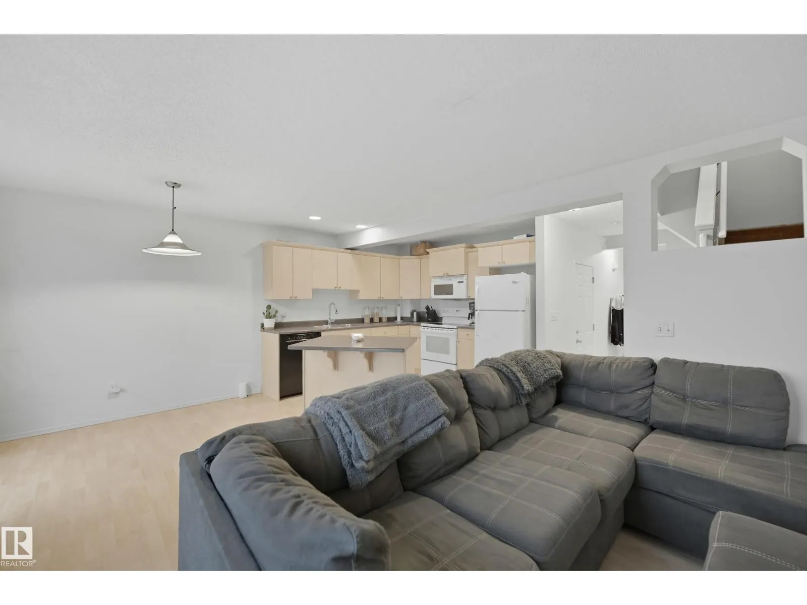 18 Virginia AV