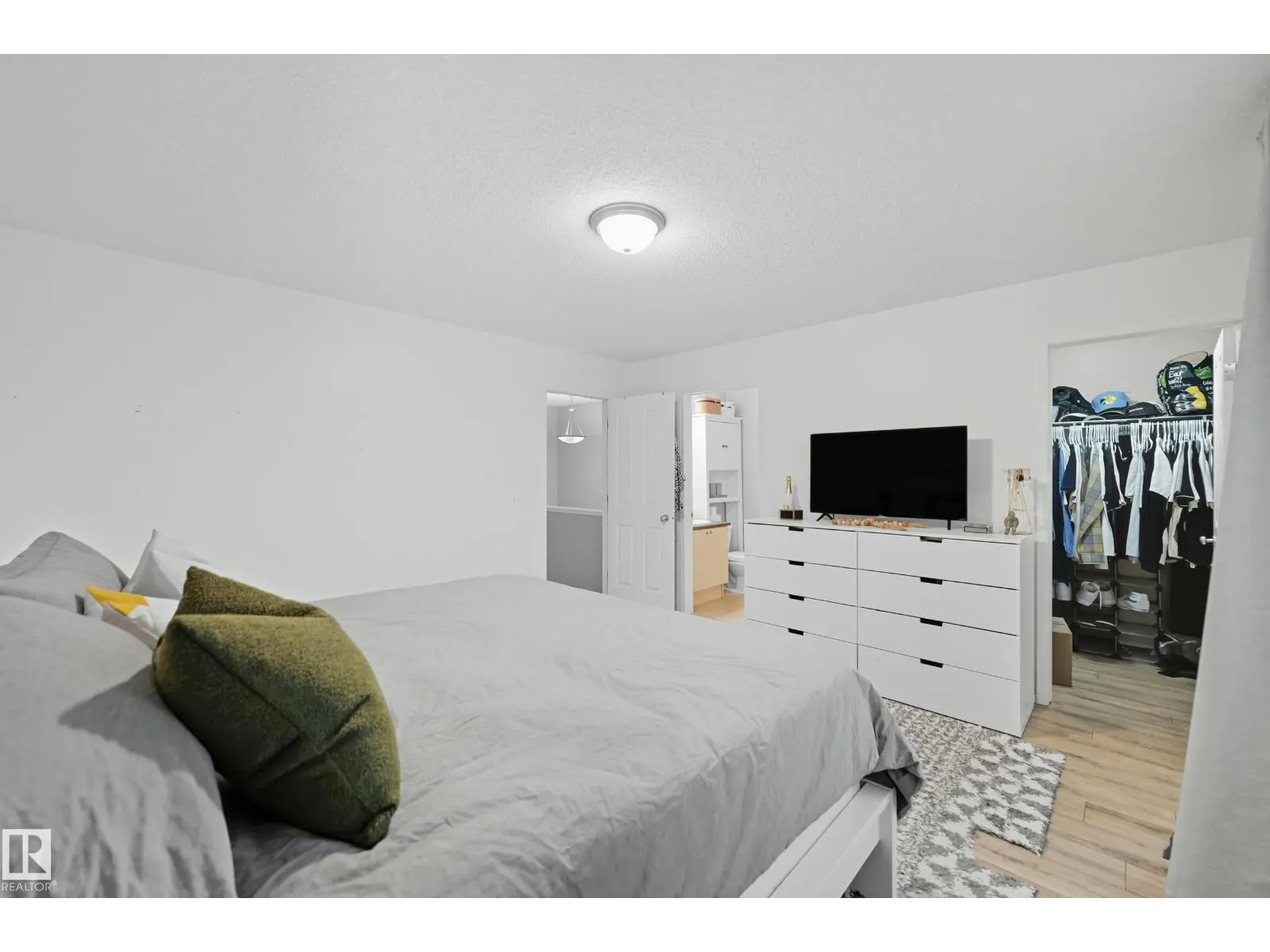 18 Virginia AV