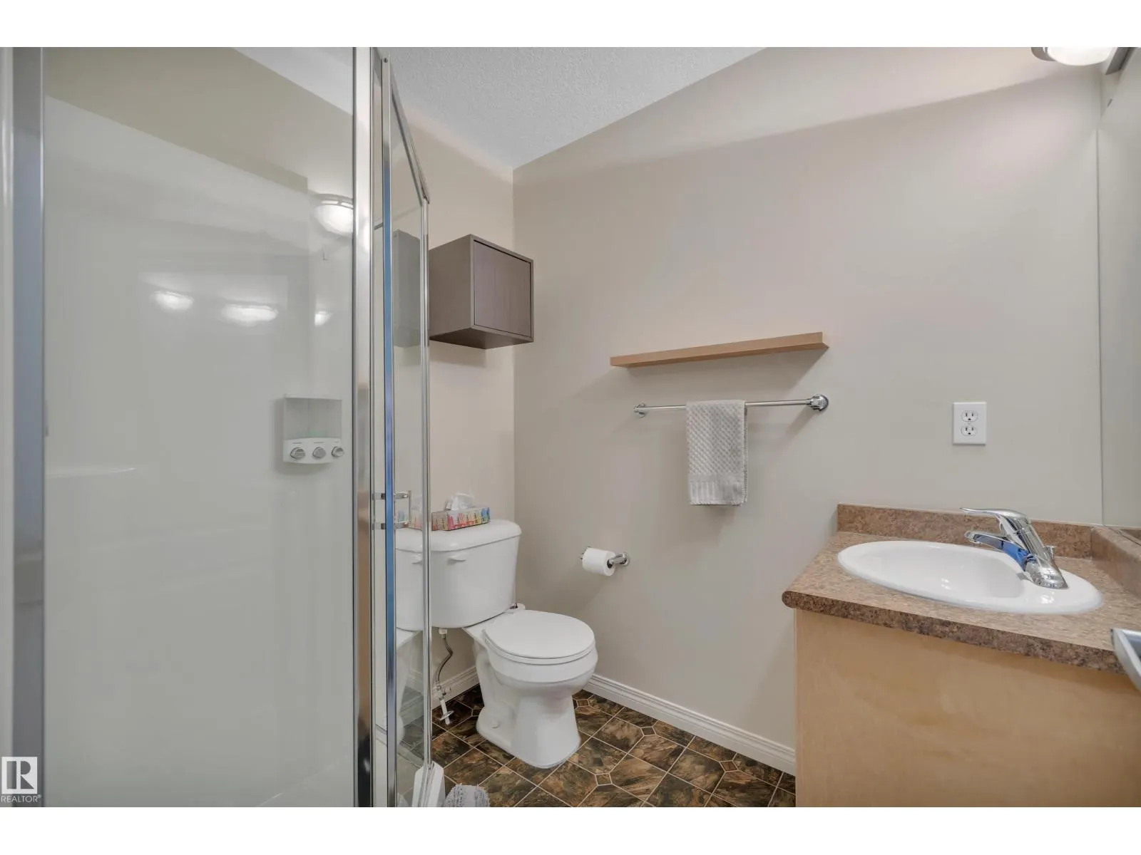 #122 104 WEST HAVEN DR
