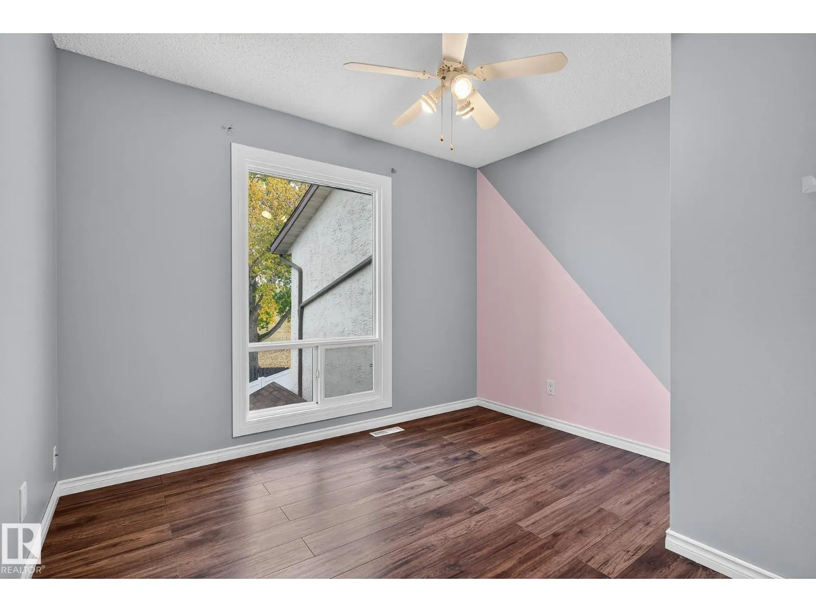 1235 62 ST NW