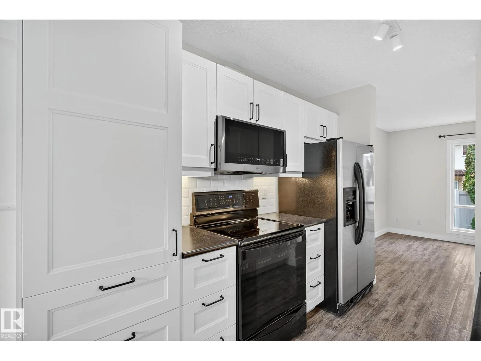 1235 62 ST NW