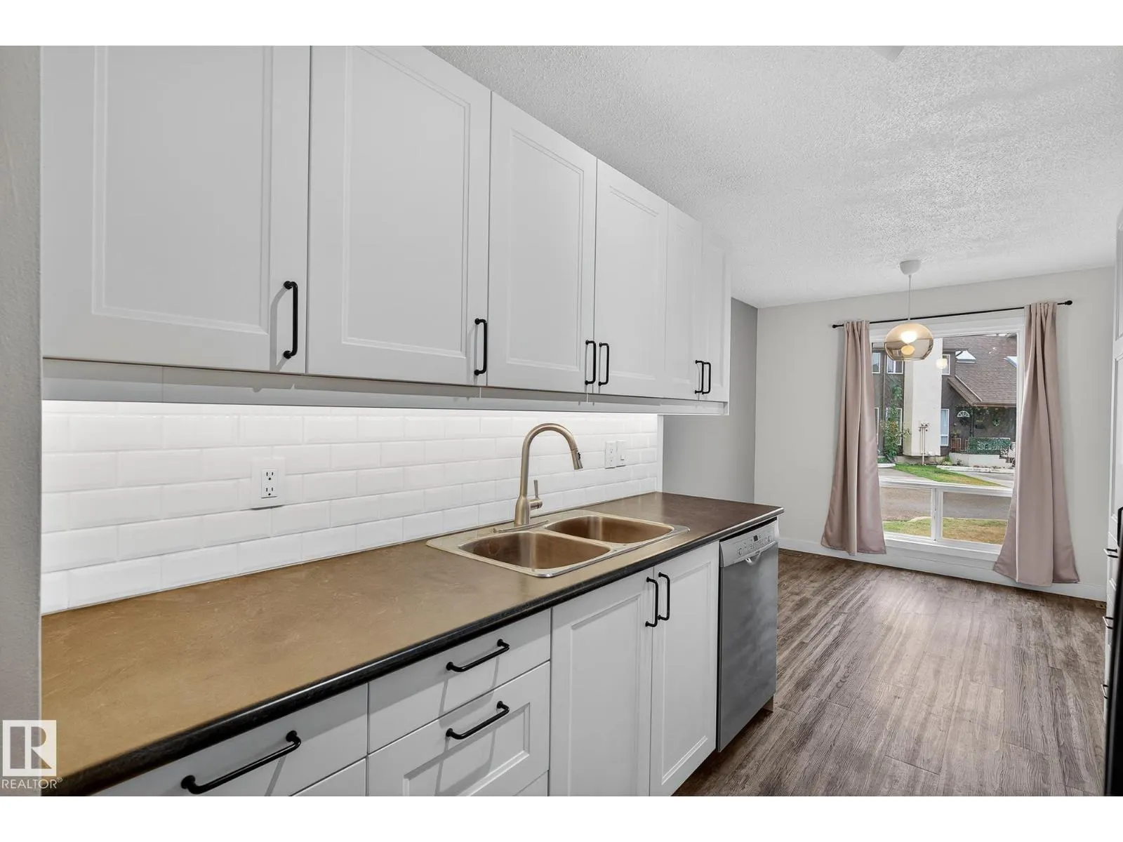 1235 62 ST NW