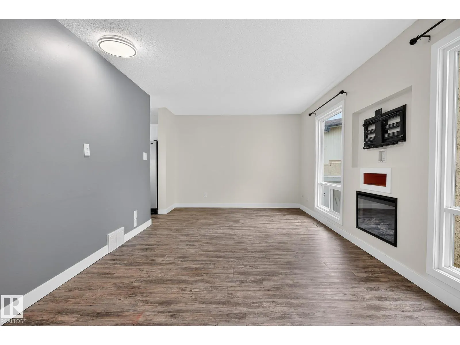 1235 62 ST NW