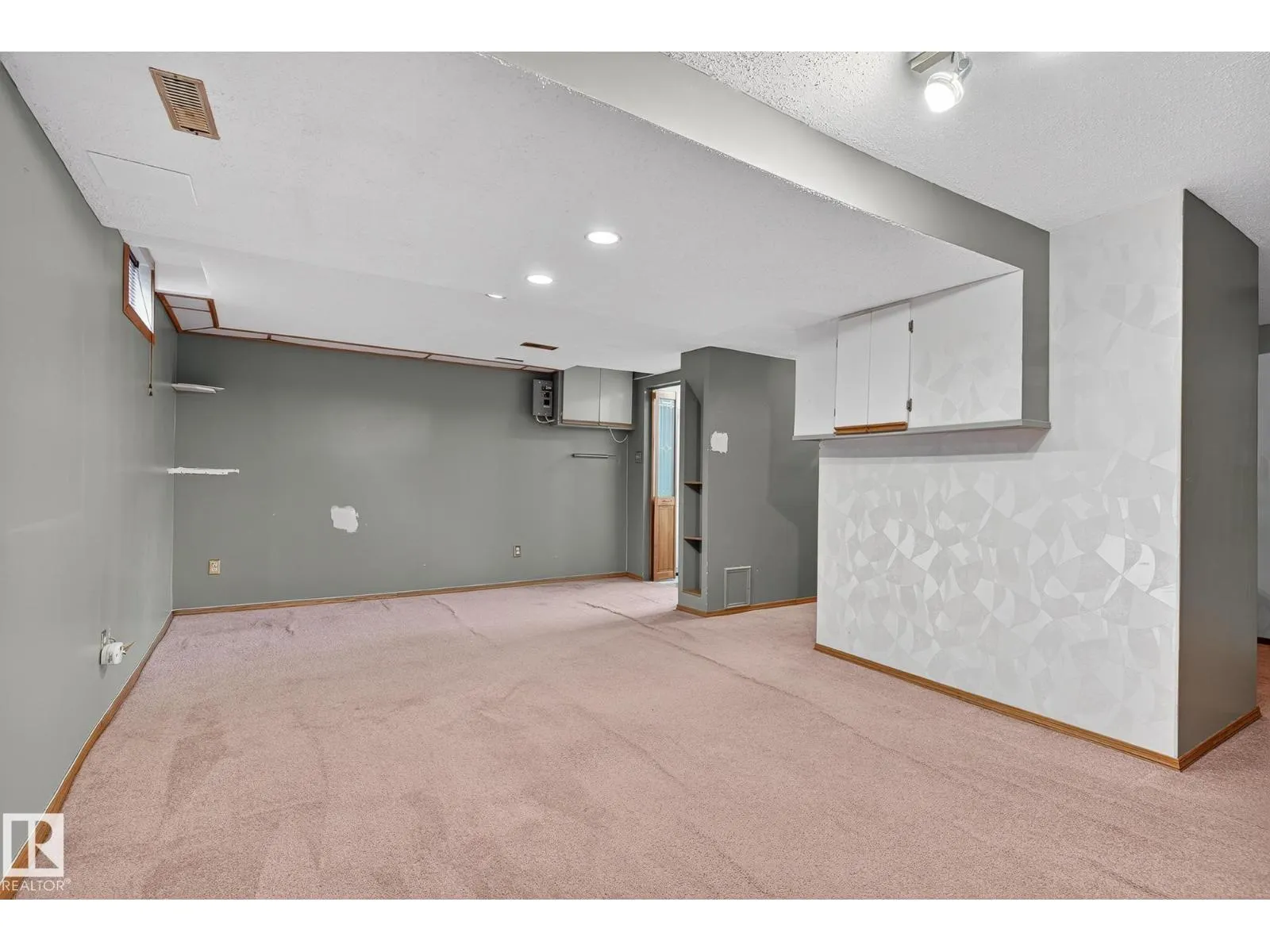 1235 62 ST NW