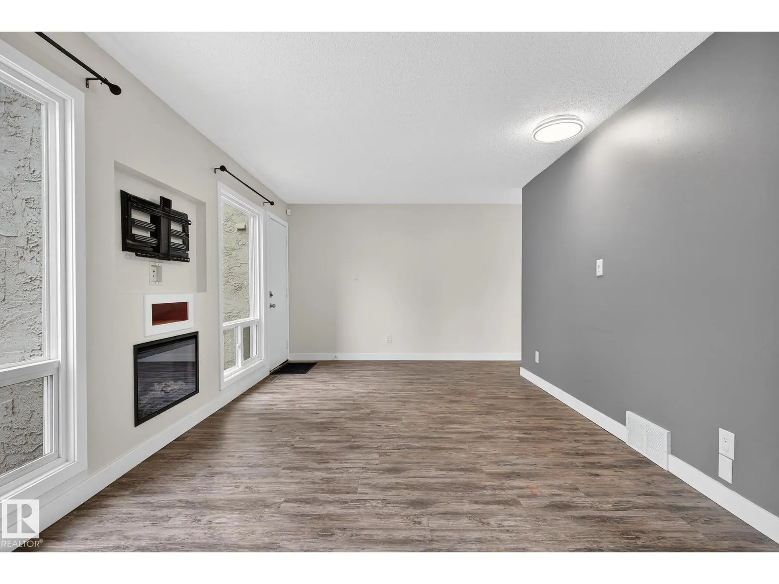 1235 62 ST NW