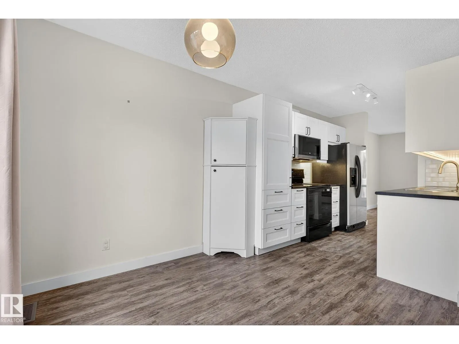 1235 62 ST NW