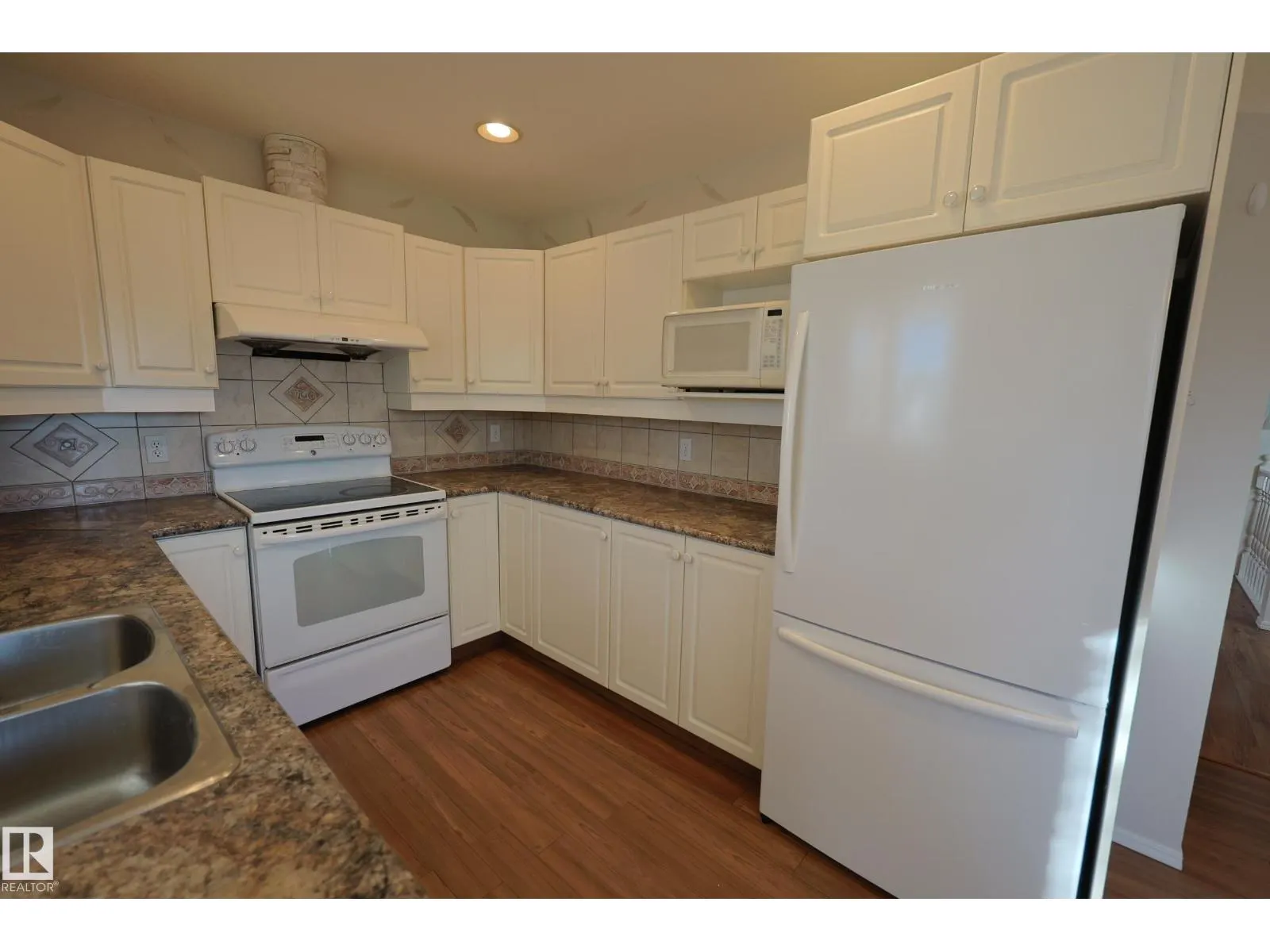 9447 156 ST NW
