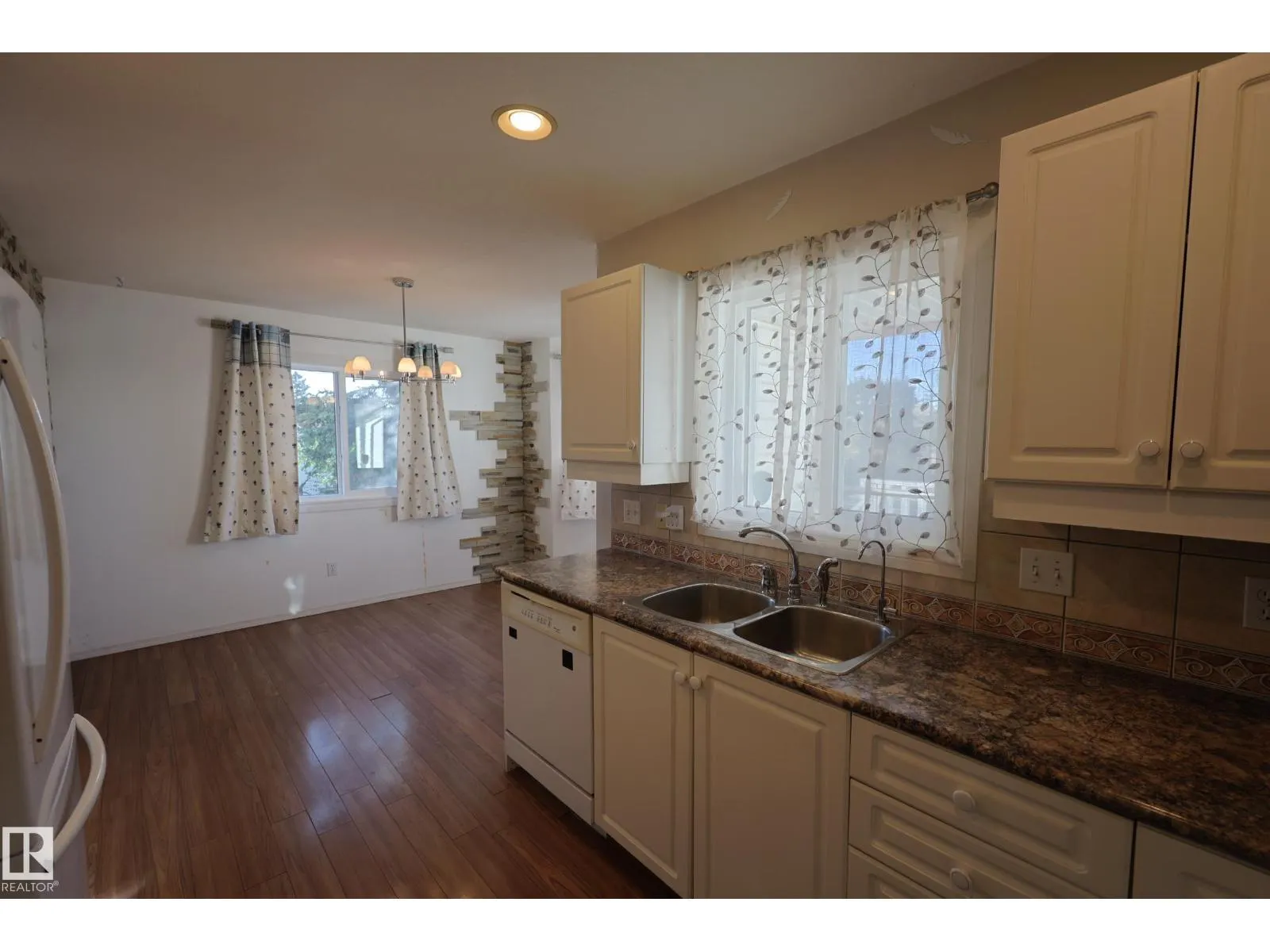 9447 156 ST NW
