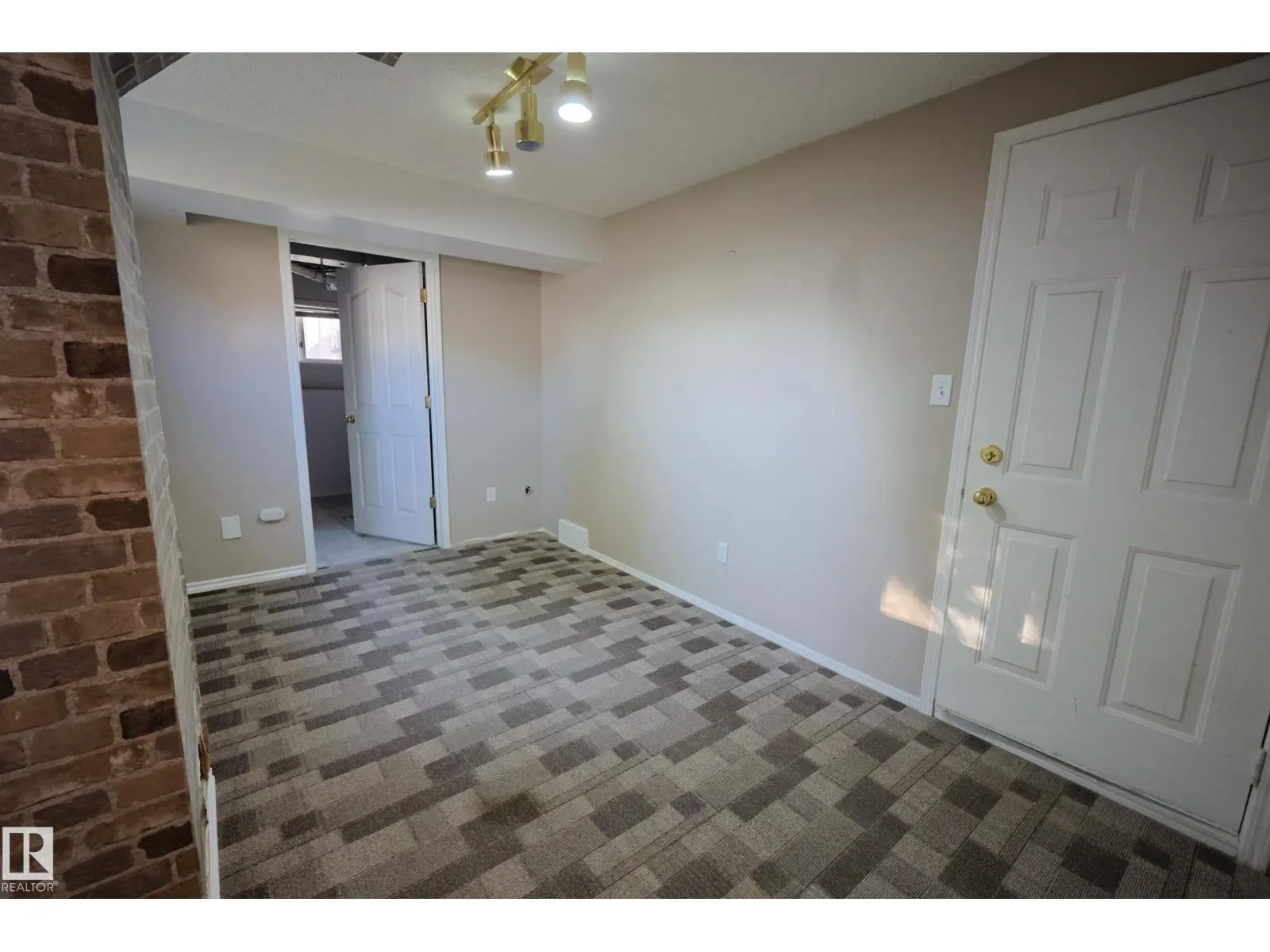 9447 156 ST NW