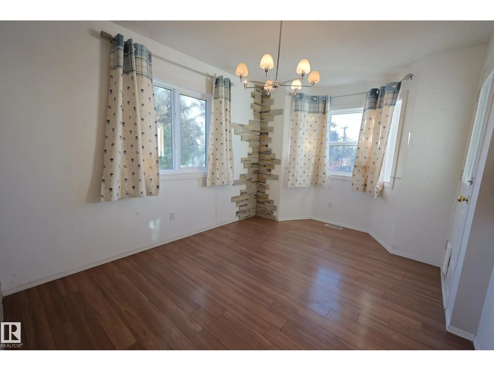 9447 156 ST NW
