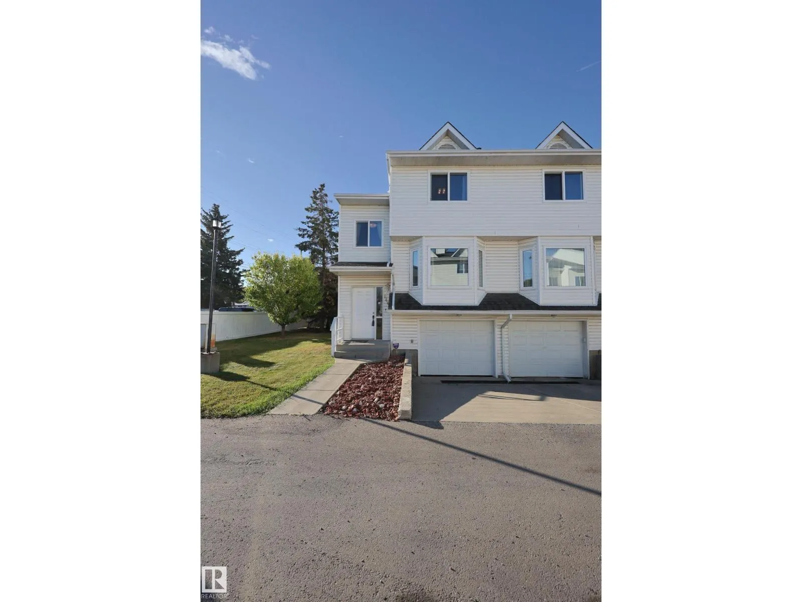 9447 156 ST NW
