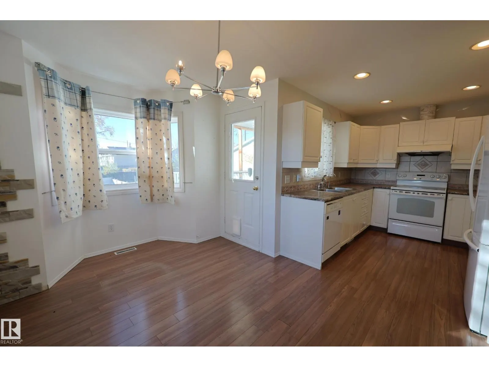 9447 156 ST NW