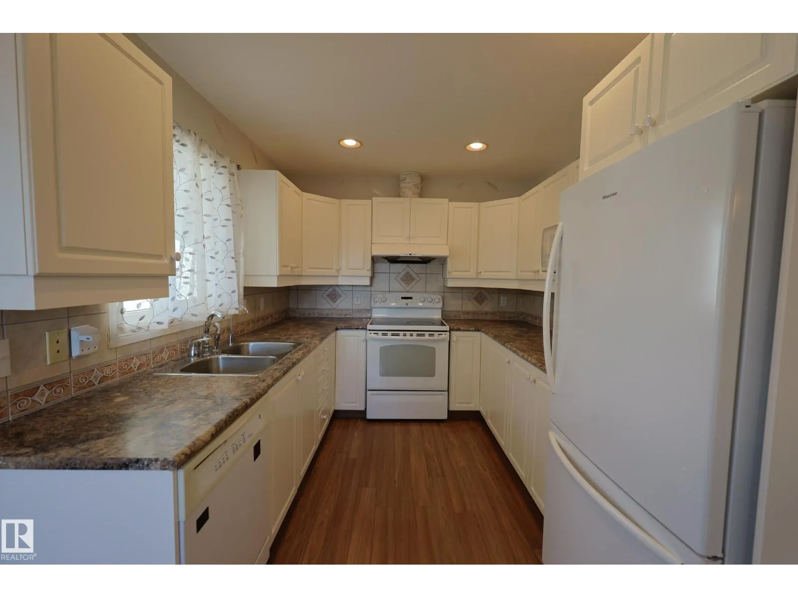 9447 156 ST NW