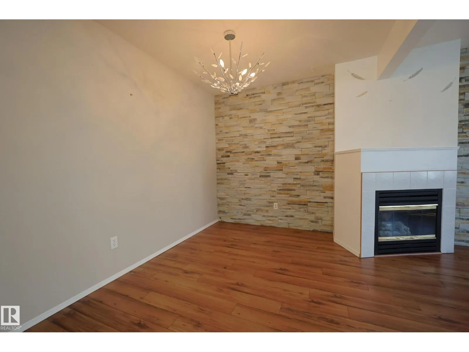 9447 156 ST NW
