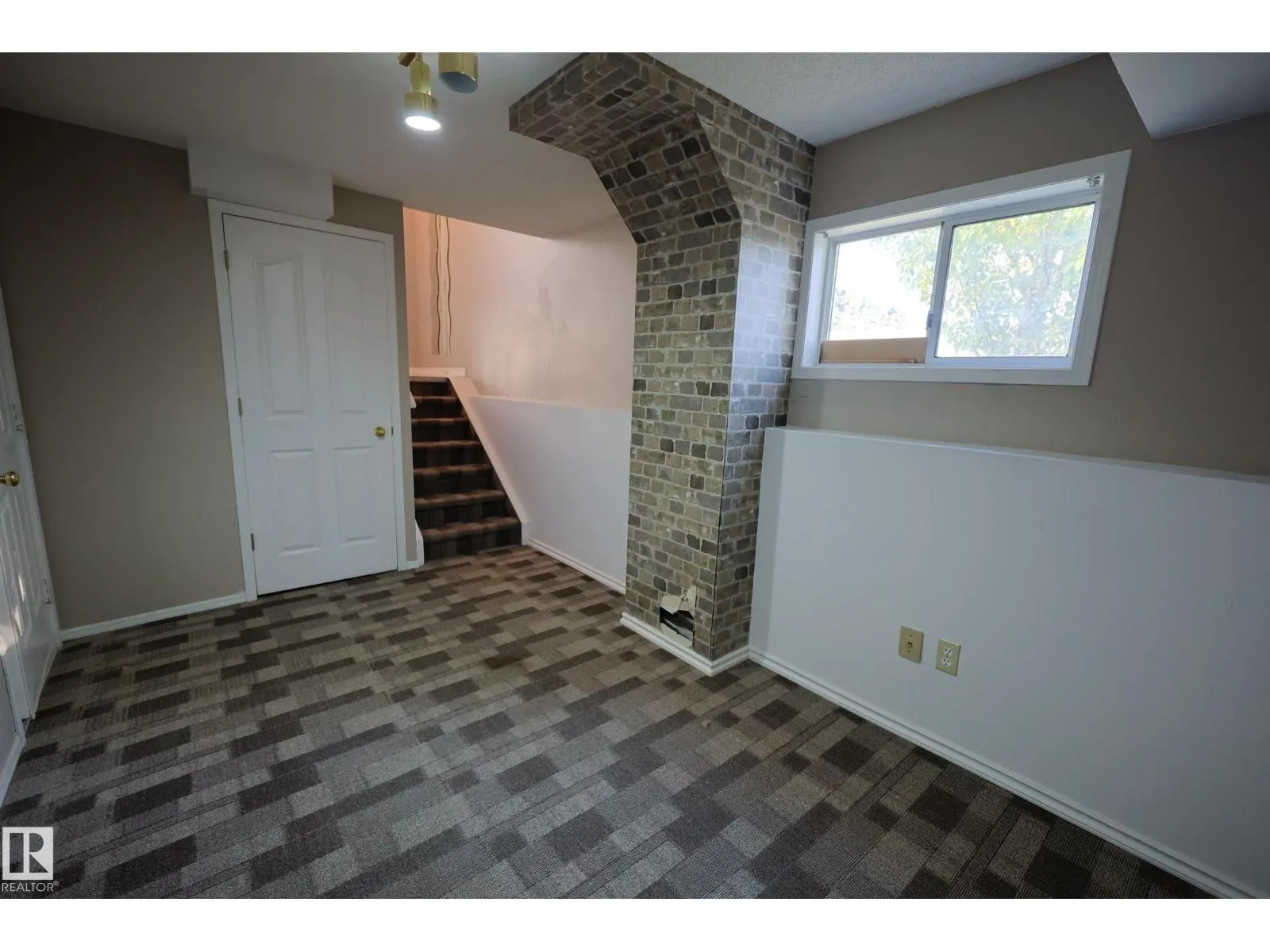 9447 156 ST NW