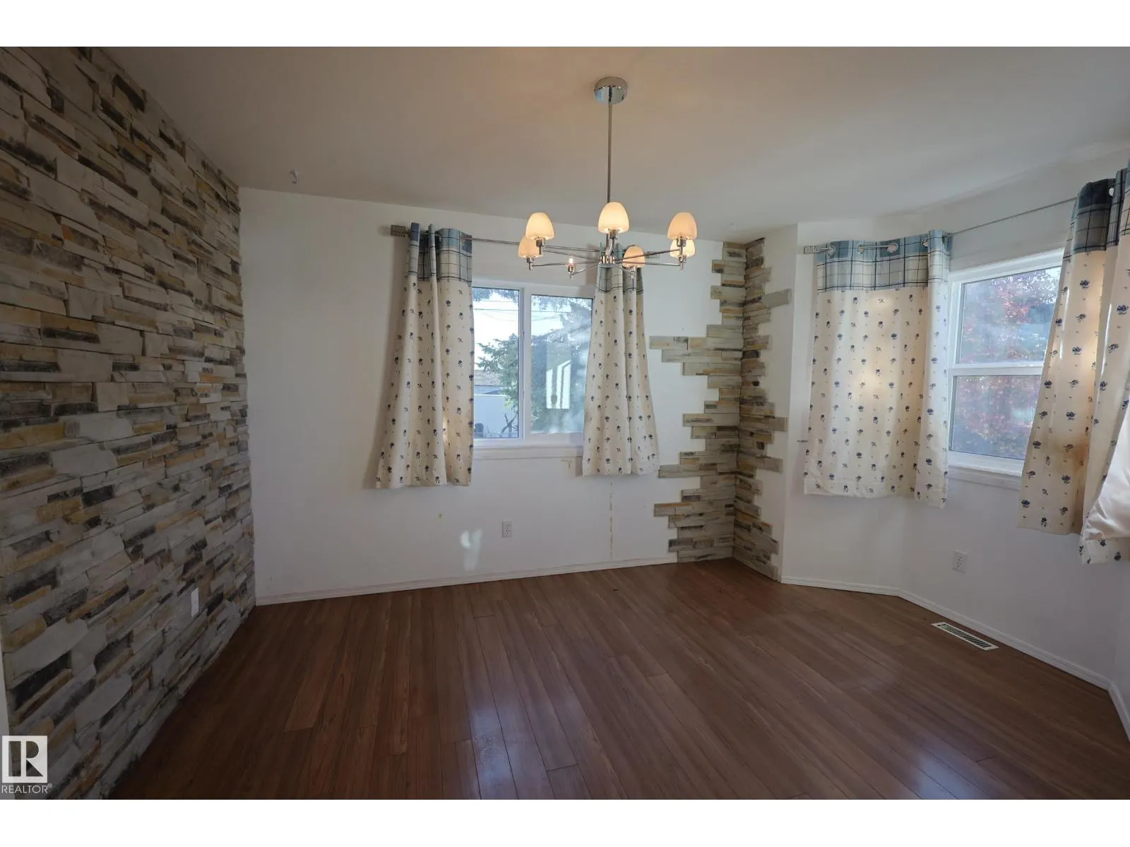 9447 156 ST NW