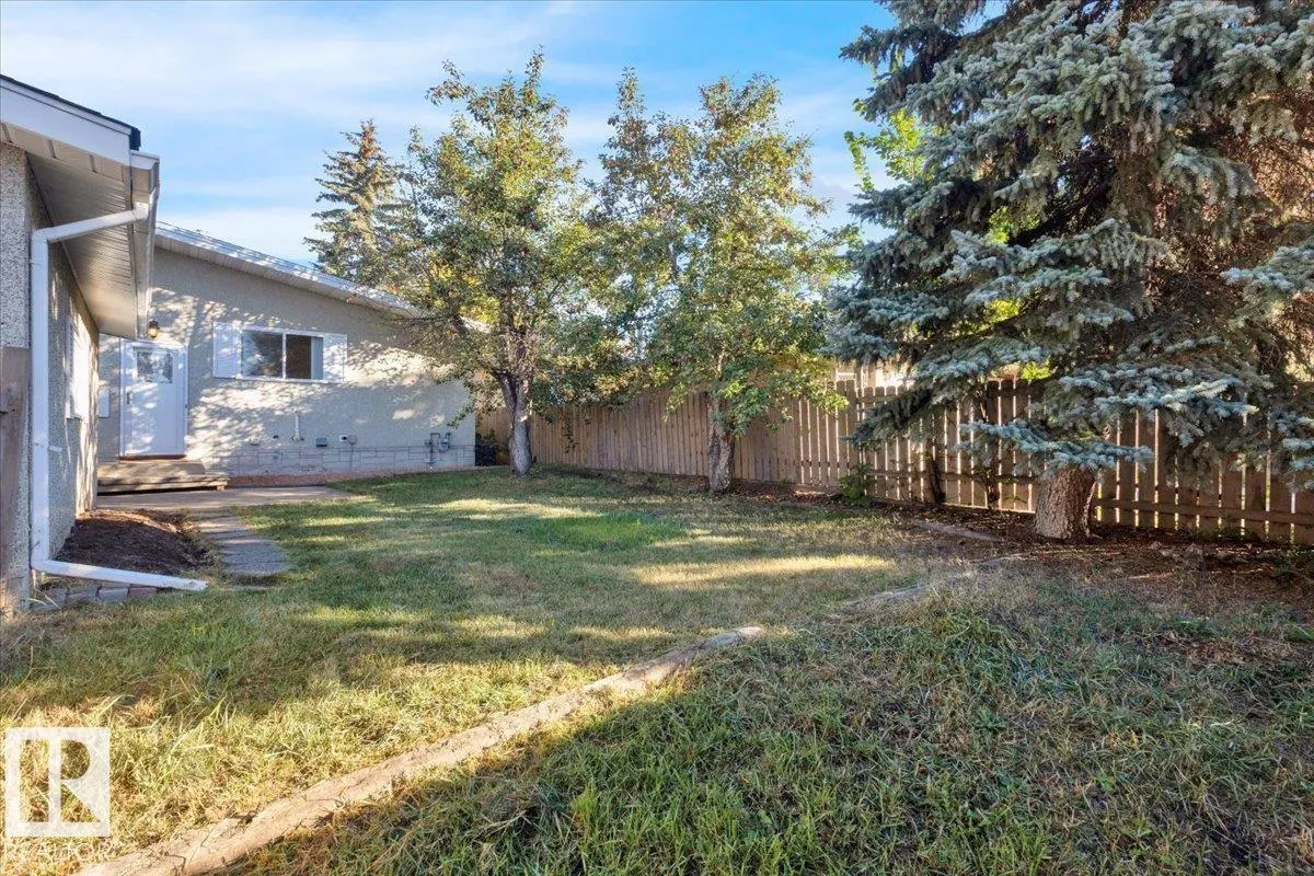 11739 39 AV NW