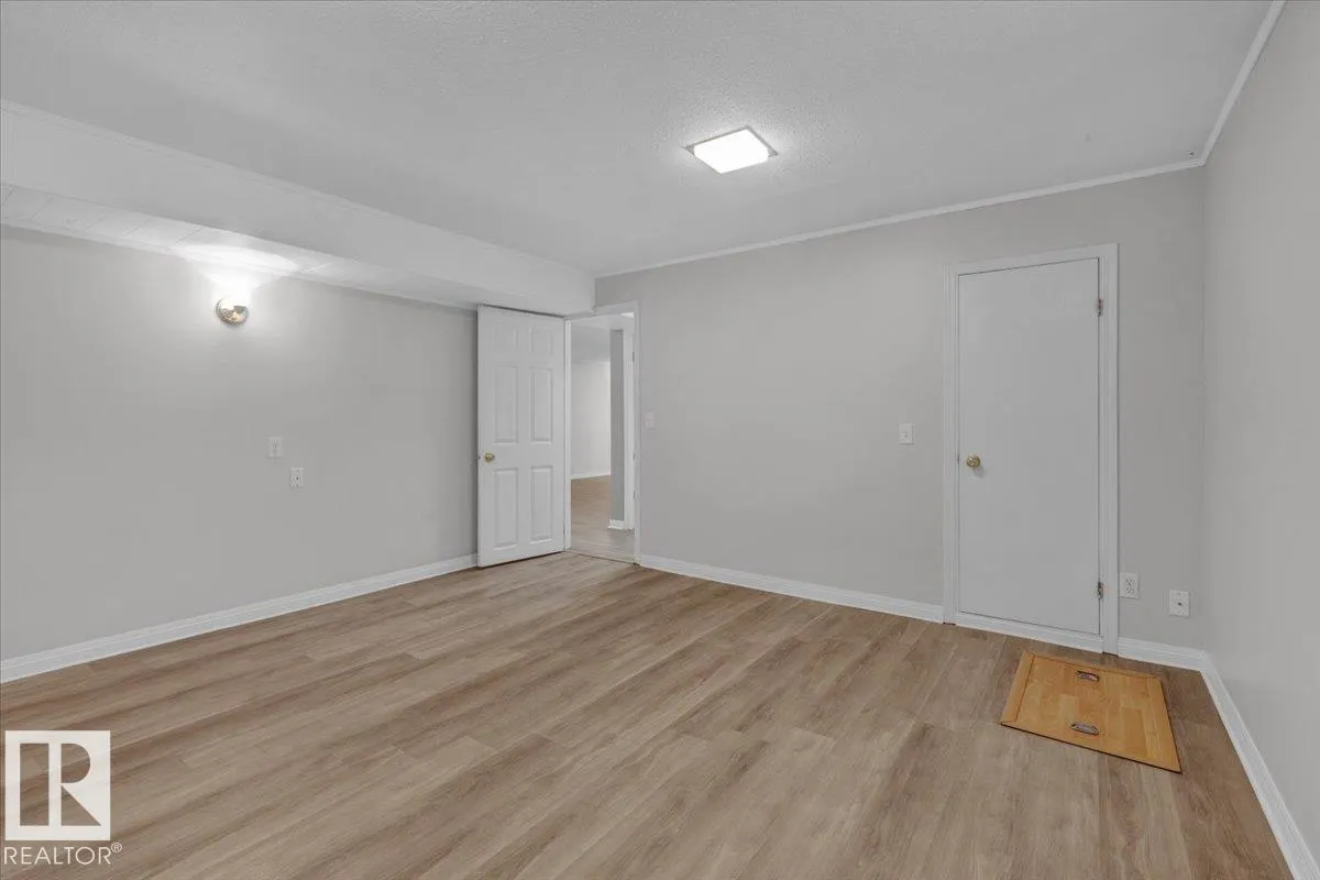 11739 39 AV NW