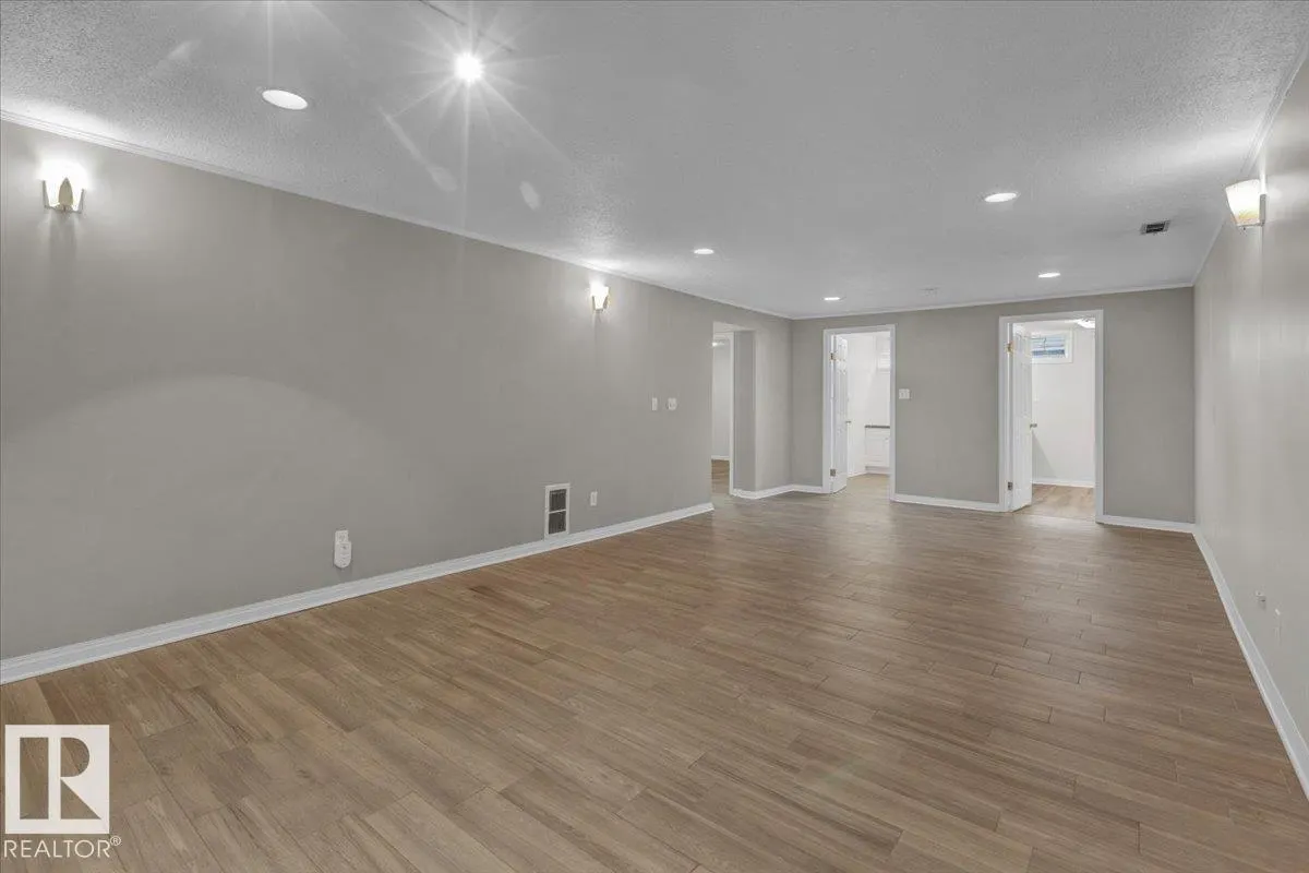 11739 39 AV NW