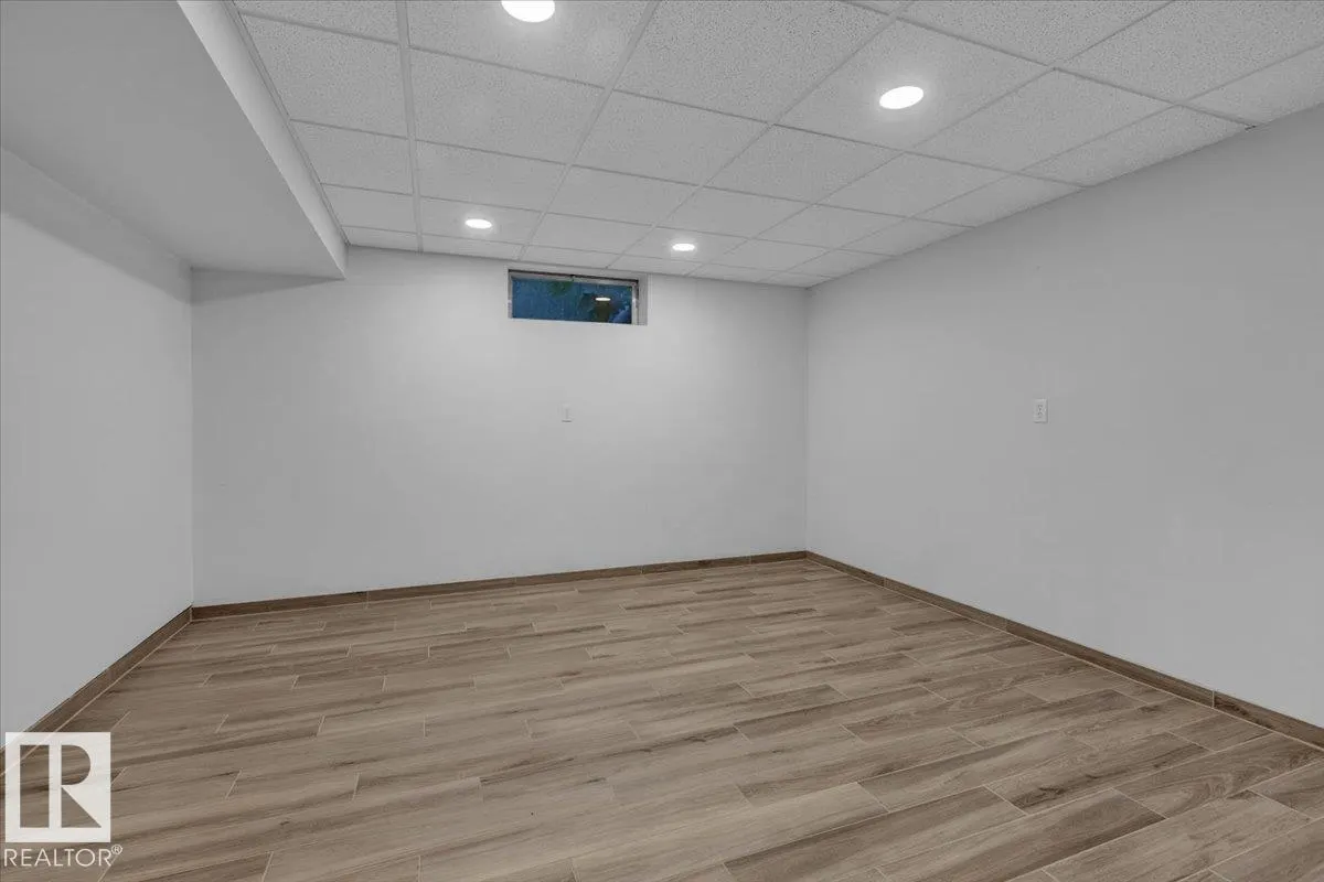 11739 39 AV NW