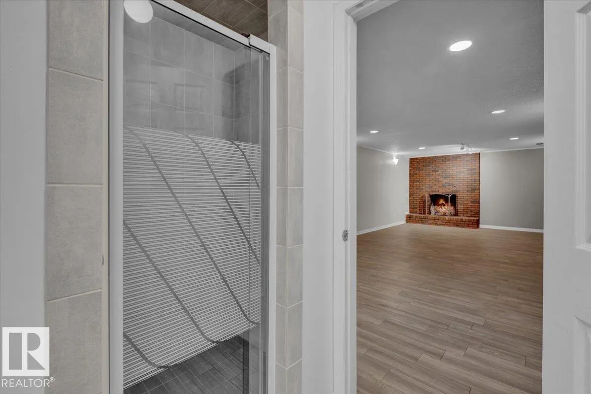 11739 39 AV NW