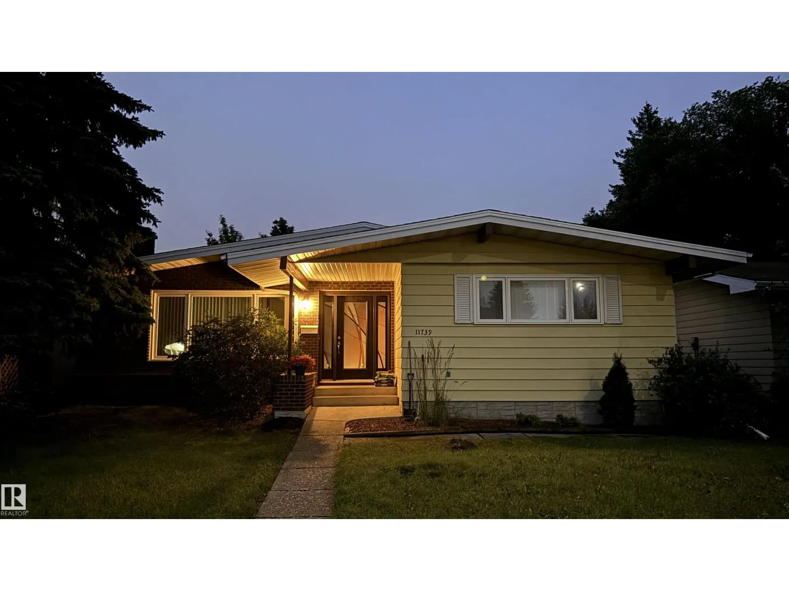 11739 39 AV NW