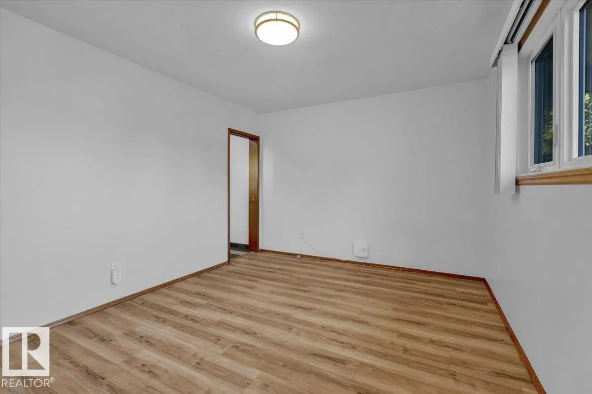 11739 39 AV NW