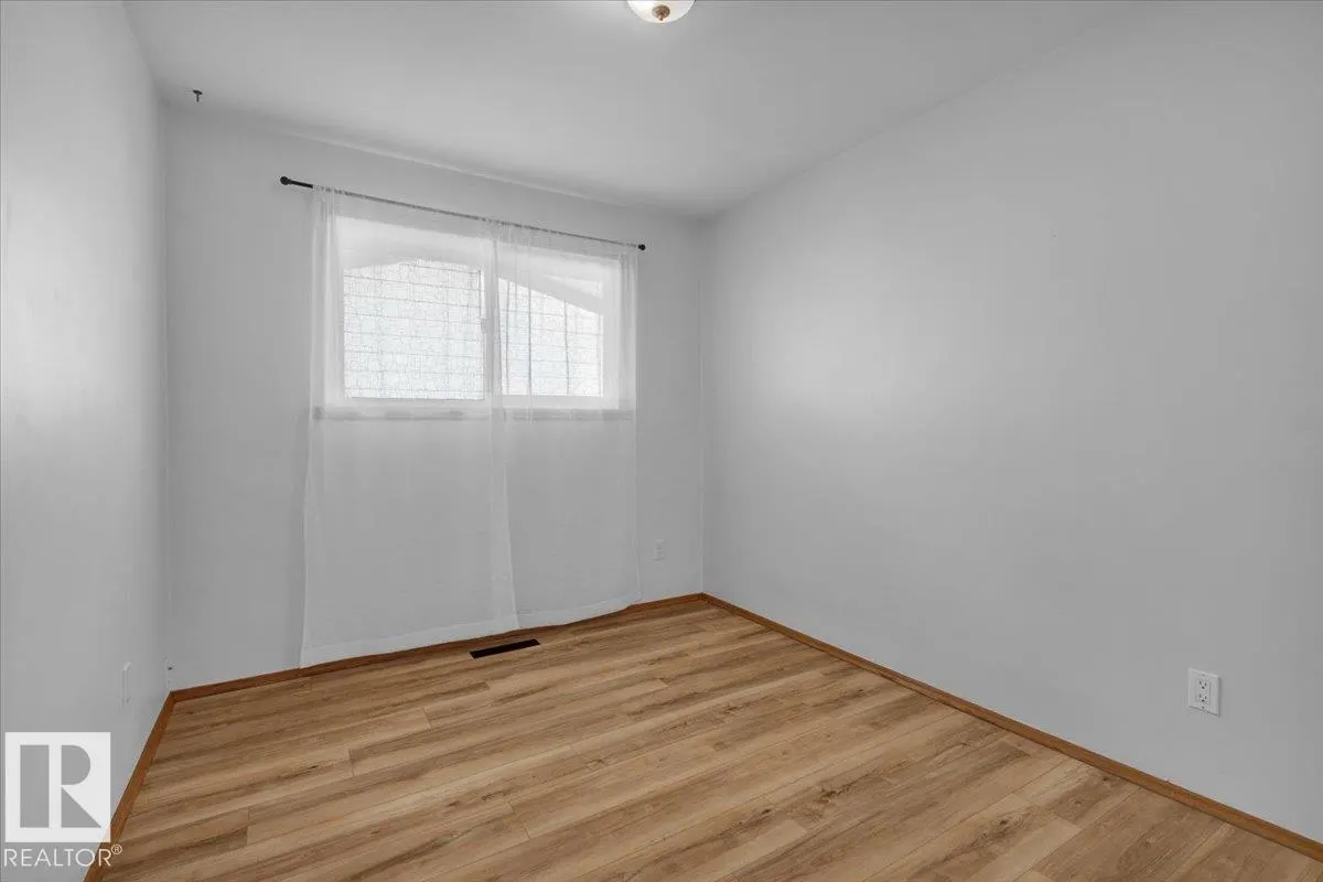 11739 39 AV NW